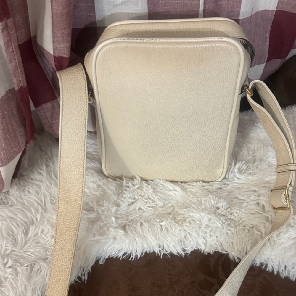 Gucci Cream Crossbody Messenger with Green and Red Web. Good condition. - Picture 2 of 3